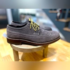Johnston & Murphy Suede lace up Wingtip oxfords. Men’s size 8 1/2.